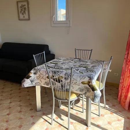 Les Villageoises Apartment *